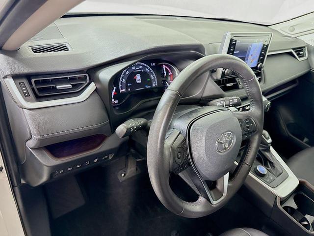 Photo of 2019 Blizzard Pearl Toyota RAV4