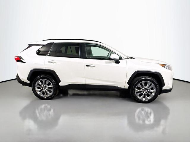 Photo of 2019 Blizzard Pearl Toyota RAV4