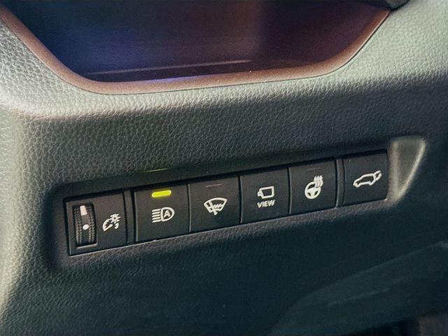 Photo of 2019 Blizzard Pearl Toyota RAV4