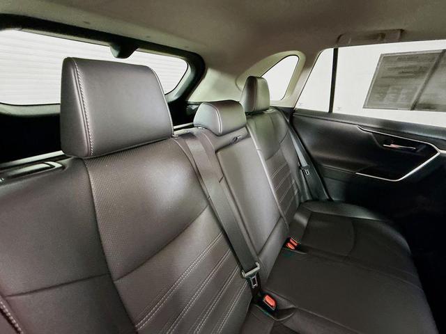 Photo of 2019 Blizzard Pearl Toyota RAV4