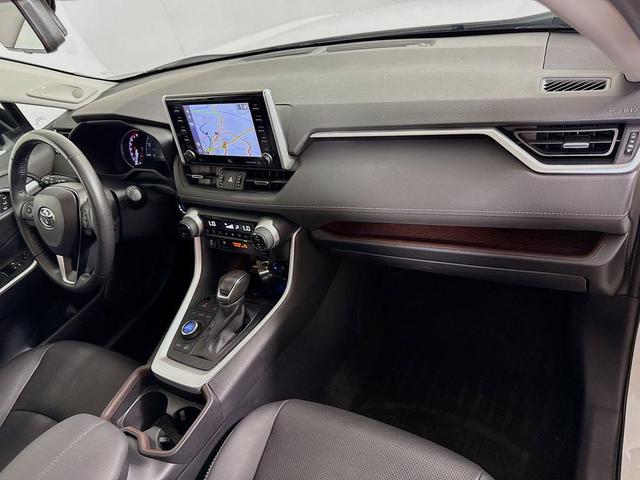 Photo of 2019 Blizzard Pearl Toyota RAV4
