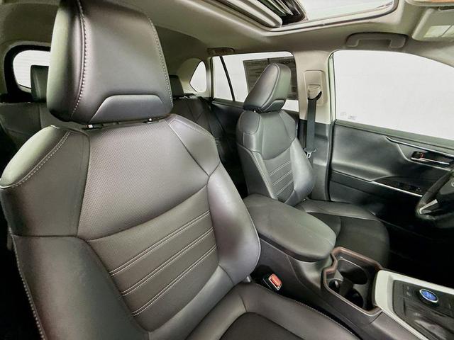 Photo of 2019 Blizzard Pearl Toyota RAV4
