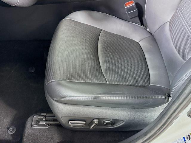 Photo of 2019 Blizzard Pearl Toyota RAV4