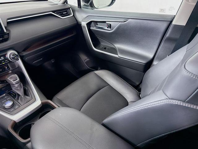 Photo of 2019 Blizzard Pearl Toyota RAV4