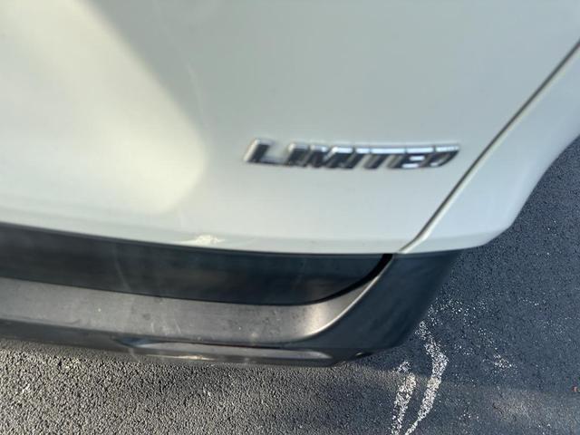 Photo of 2019 Blizzard Pearl Toyota RAV4