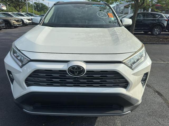 Photo of 2019 Blizzard Pearl Toyota RAV4