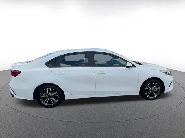 Photo of 2024 Snow White Pearl Kia Forte