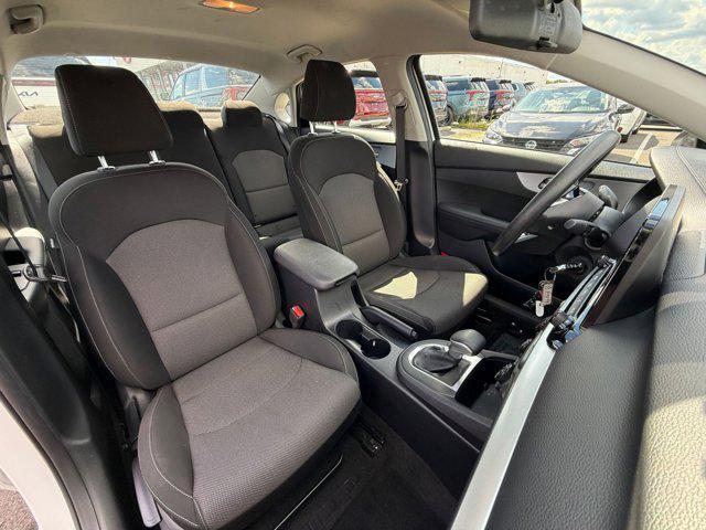 Photo of 2024 Snow White Pearl Kia Forte