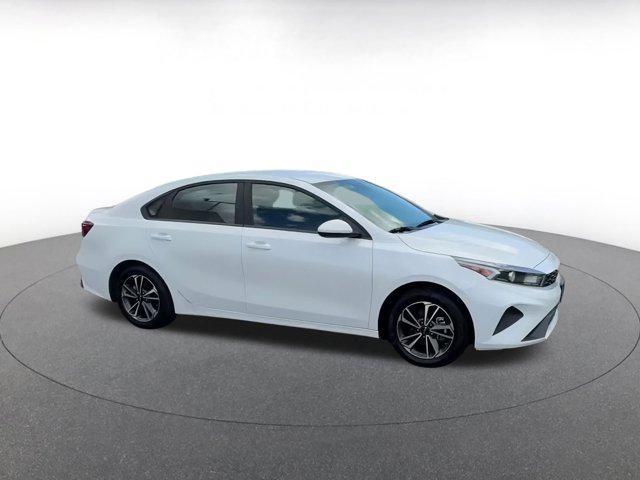 Photo of 2024 Snow White Pearl Kia Forte