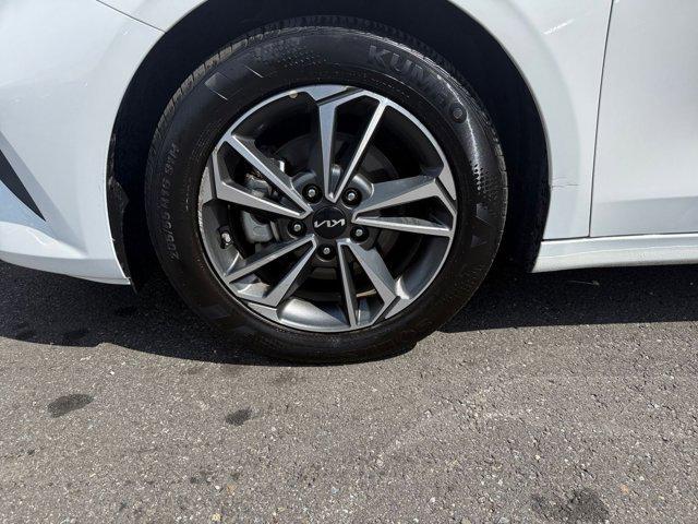 Photo of 2024 Snow White Pearl Kia Forte