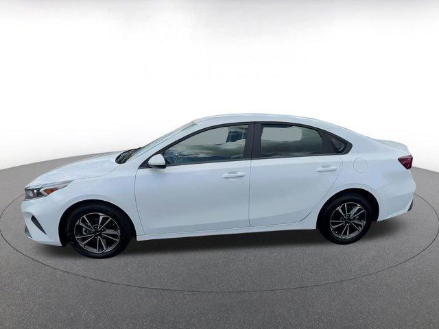 Photo of 2024 Snow White Pearl Kia Forte