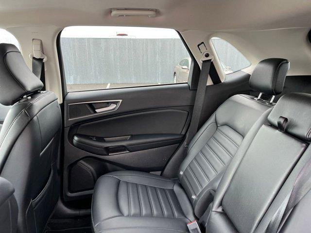 Photo of 2024 Carbonized Gray Metallic Ford Edge