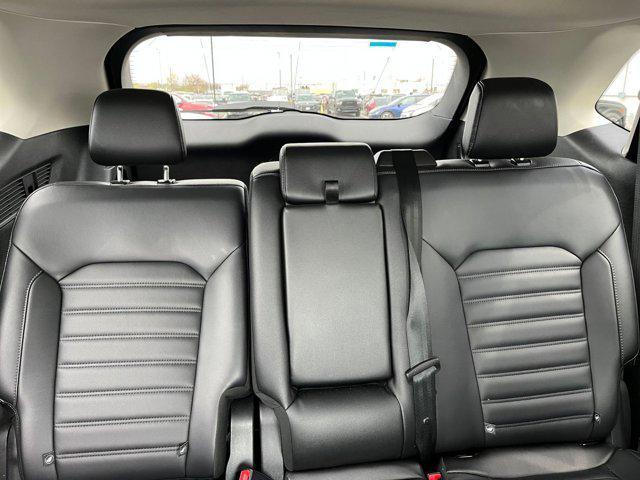 Photo of 2024 Carbonized Gray Metallic Ford Edge