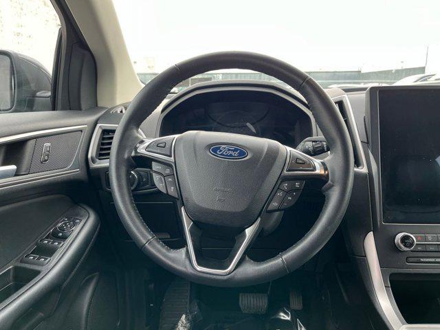 Photo of 2024 Carbonized Gray Metallic Ford Edge