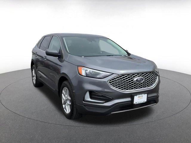 Photo of 2024 Carbonized Gray Metallic Ford Edge