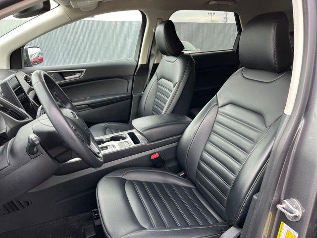 Photo of 2024 Carbonized Gray Metallic Ford Edge