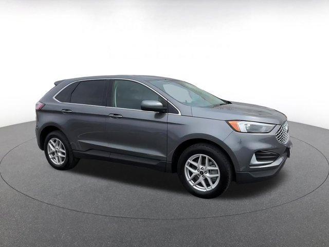Photo of 2024 Carbonized Gray Metallic Ford Edge