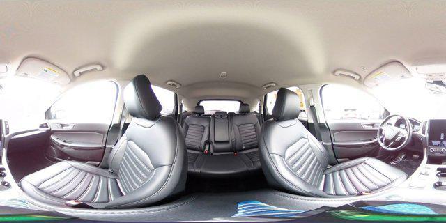 Photo of 2024 Carbonized Gray Metallic Ford Edge