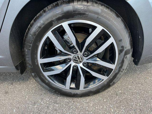 Photo of 2025 Gray Volkswagen Jetta