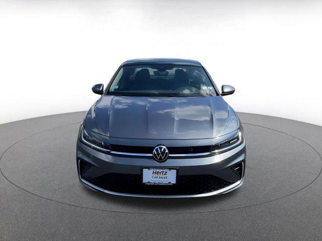 Photo of 2025 Gray Volkswagen Jetta