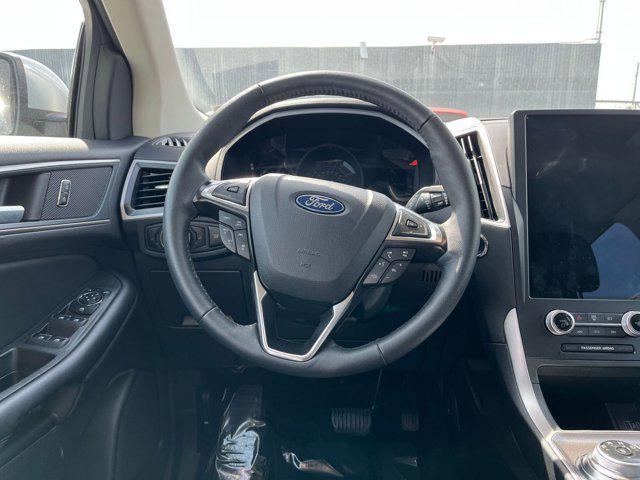 Photo of 2024 Oxford White Ford Edge
