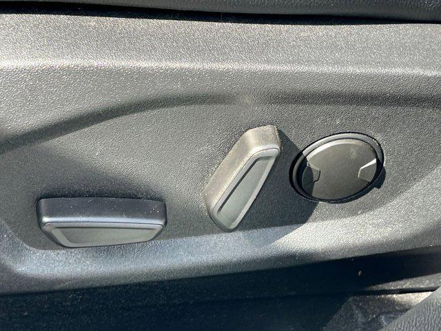 Photo of 2024 Oxford White Ford Edge
