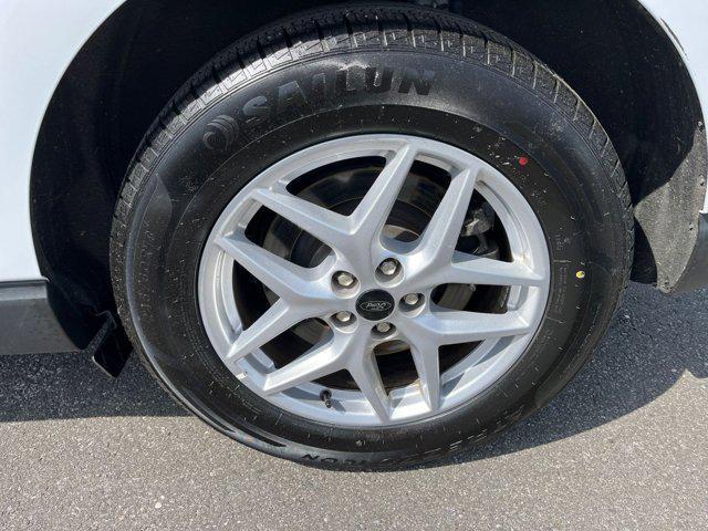 Photo of 2024 Oxford White Ford Edge