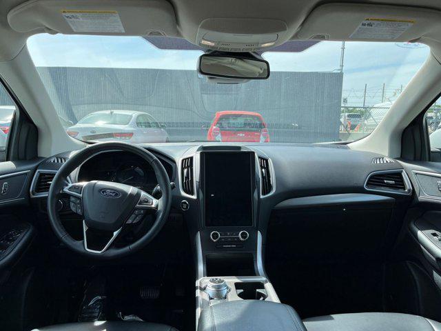 Photo of 2024 Oxford White Ford Edge