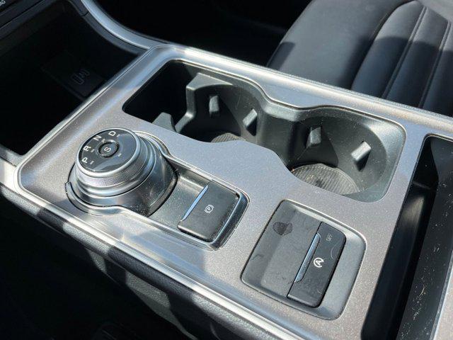 Photo of 2024 Oxford White Ford Edge