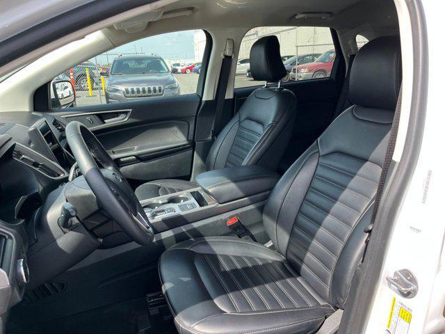 Photo of 2024 Oxford White Ford Edge