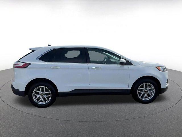 Photo of 2024 Oxford White Ford Edge