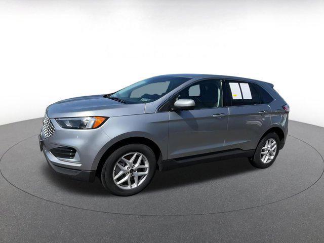 Photo of 2024 Iconic Silver Metallic Ford Edge