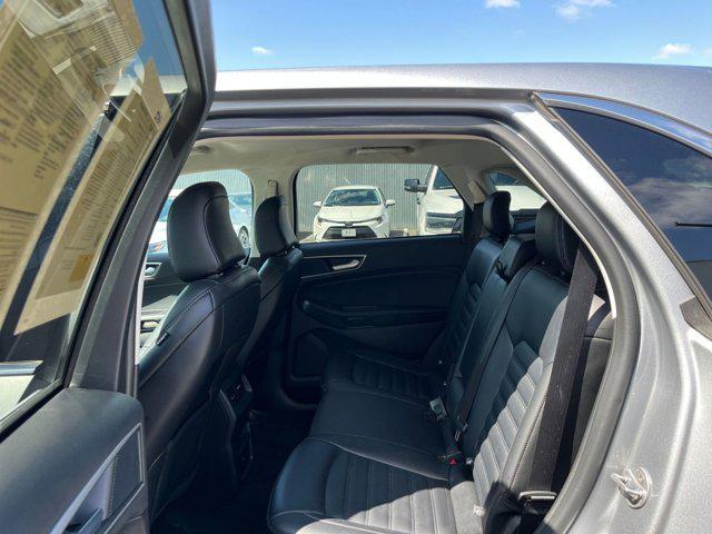 Photo of 2024 Iconic Silver Metallic Ford Edge