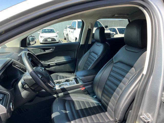 Photo of 2024 Iconic Silver Metallic Ford Edge
