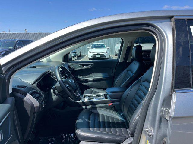 Photo of 2024 Iconic Silver Metallic Ford Edge