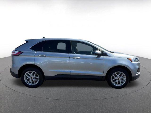 Photo of 2024 Iconic Silver Metallic Ford Edge