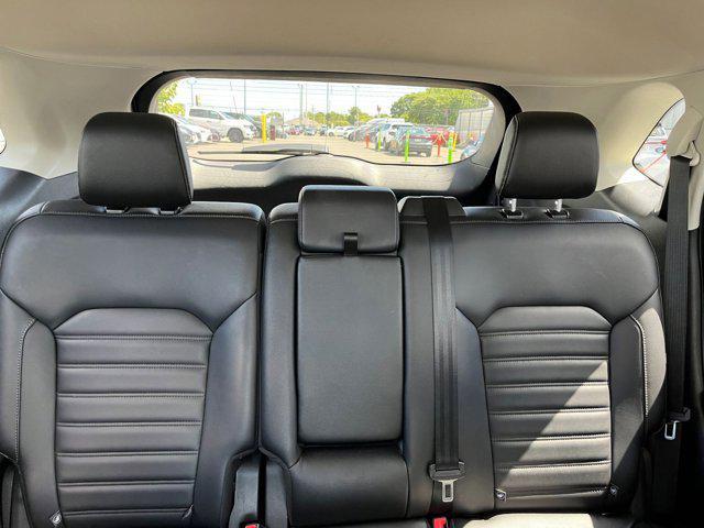 Photo of 2024 Oxford White Ford Edge
