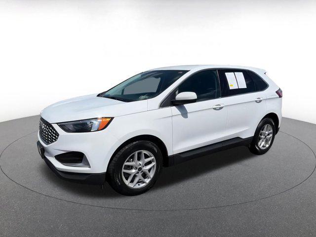 Photo of 2024 Oxford White Ford Edge