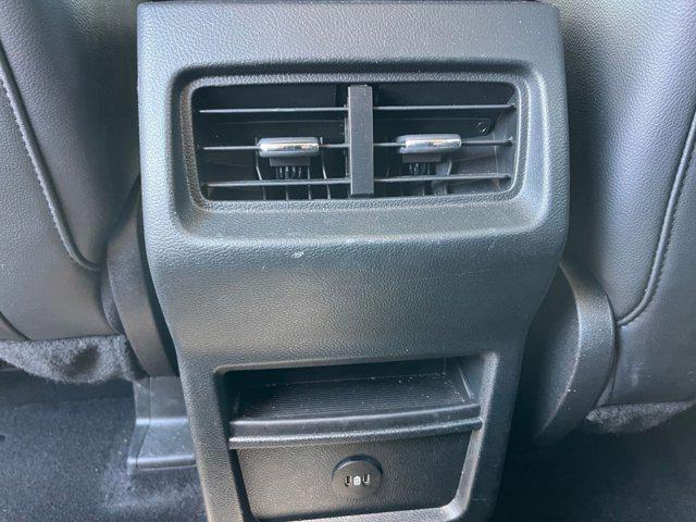 Photo of 2024 Oxford White Ford Edge