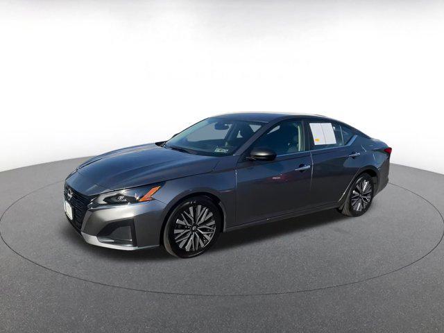 Photo of 2024 Gun Metallic Nissan Altima