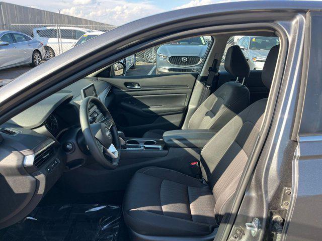 Photo of 2024 Gun Metallic Nissan Altima