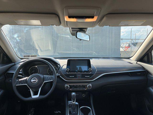Photo of 2024 Gun Metallic Nissan Altima