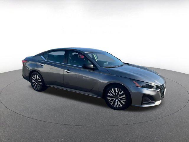 Photo of 2024 Gun Metallic Nissan Altima