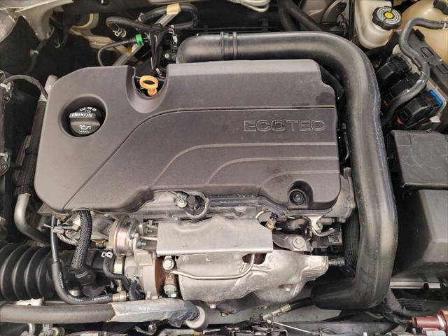 Photo of 2018 Silver Ice Metallic Chevrolet Malibu
