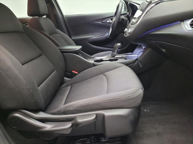 Photo of 2018 Silver Ice Metallic Chevrolet Malibu