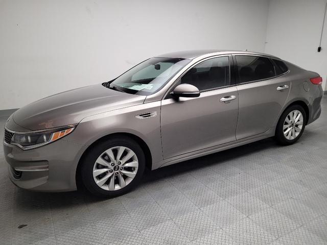 Photo of 2016 Sparkling Silver Kia Optima