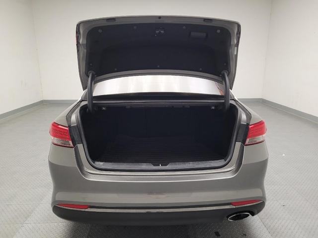 Photo of 2016 Sparkling Silver Kia Optima