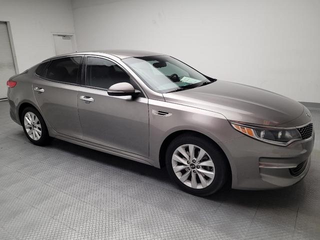 Photo of 2016 Sparkling Silver Kia Optima