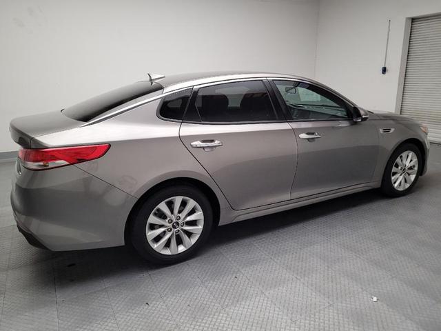 Photo of 2016 Sparkling Silver Kia Optima