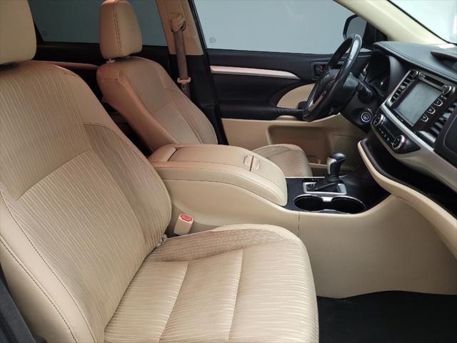 Photo of 2016 Blue Toyota Highlander